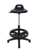 Banco multiusos negro, asiento de poliuretano, con llantas, mecanismo fijo con altura ajustable. Dimensiones: 60 cm, profundidad 60 cm, altura 85 cm. Ideal para mostradores, restiradores y mesas de trabajo altas, con apoya pies.