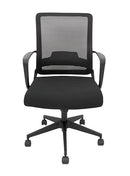 Silla operativa, respaldo mesh, asiento tela,  mecanismo reclinable con bloqueo, coderas fijas, con llantas. Dimensiones: ancho t. 60 cm, profundidad 60 cm, altura 108 cm.  Disponible en negro