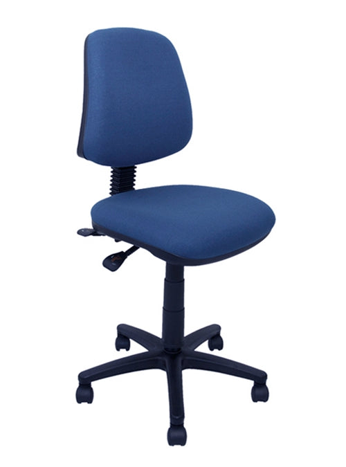 Silla operativa respaldo y asiento en tela, mecanismo synchro, con llantas.  Dimensiones: ancho t. 45 cm, profundidad 53 cm, altura 105 cm.  Colores de tela: rojo, naranja, rey, vino,  amarillo, pera, oxford, negro, camello, marfil.
